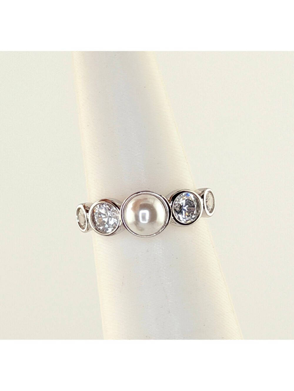 Bomb Party June Kids Ring Version of "A Beautiful Promise" Pearl on Rhodium